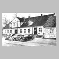 069-0004 Das Wohnhaus der Familie Gimbott in Nickelsdorf. Im rechten Teil befand sich der Dorfkrug..jpg